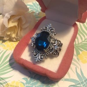 Victorian Style blue sapphire on sterling silver plated band Sz6